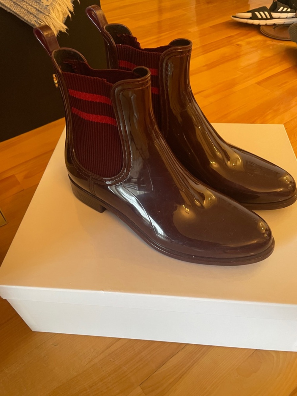 Women’s Glossy Chelsea Rain Booties in Deep Burgundy